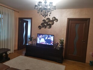 Apartament 3 camere, zona Podu de Piatra