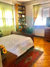 Apartament cu 3 camere renovat si cu parcare