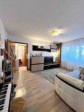 Apartament cu 3 camere, Zimbru, Etaj intermediar