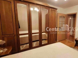 Apartament de vanzare cu 3 camere, Centru-Gara