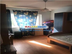 Cartierul Berceni,apartament 4 camere,decomandat,bloc izolat