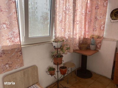 Apartament 3 camere etaj 3 zona Lamă