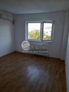 Apartament 3 camere, decomandat, Nicolina 1, 90.000 euro