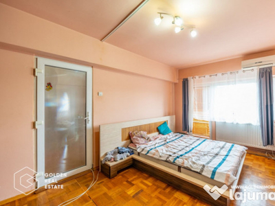 Apartament 3 camere, etaj 2, str Poetului