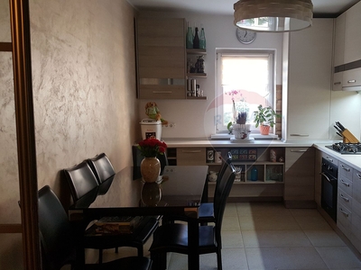 Apartament 4 camere vanzare in bloc de apartamente Cluj-Napoca, Gheorgheni