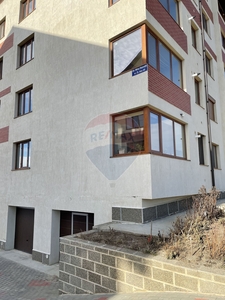 Spatiu comercial 25 mp inchiriere in Bloc de apartamente, Piatra-Neamt, Calea Romanului