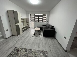 2 camere | Titan | Costin Georgian | Metrou