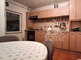 Apartament 4 camere decomandat, etajul2