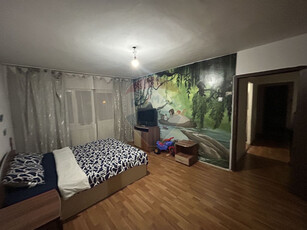 Apartament cu 2 camere decomandat de vânzare în zona Ho...