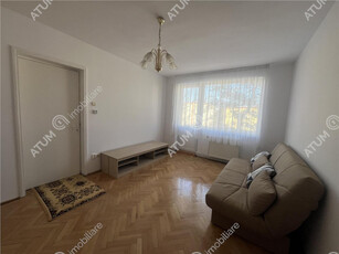 Apartament cu 2 camere si balcon etaj intermediar zona Milea