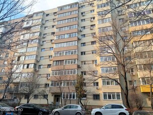 Apartament cu 3 camere mobilate, utilate si cu loc de parcare