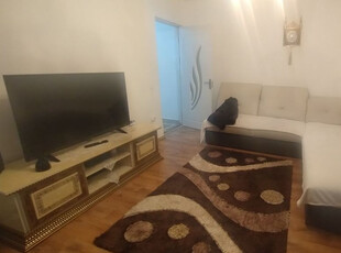 Apartament cu 3 camere semidecomand