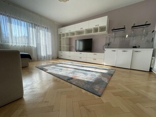 Apartament cu patru camere si garaj in zona Aradului