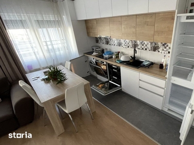 Apartament 4 camere, zona VIVO