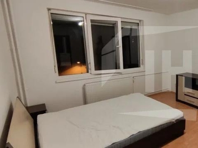 Apartament 2 camere, decomandat, parcare, Centru