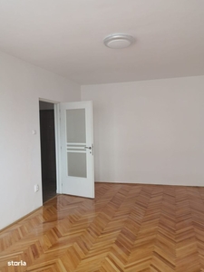 Apartament 3 camere de vanzare decomandat, et 5 din 10,suprafata 70mp