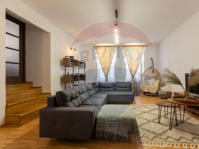 Apartament 3 camere inchiriere in casă vilă Sibiu, Medias, Central