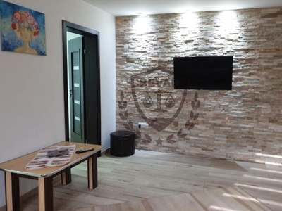 Apartament cu 2 camere, zona Cetate, complet mobilat.