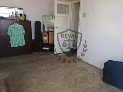 Apartament cu 3 camere, in supr. de 60 mp., situat in centrul orasului Cugir.