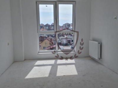 Apartament cu 3 camere, in supr. de 72 mp., Centru, etaj 3.