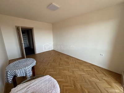 Apartament cu 3 camere, zona Gruia!