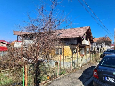 Casa Curtea de Arges, Zona Centrala