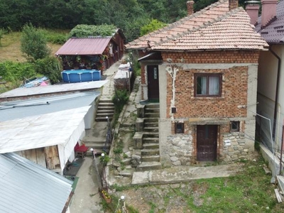 Casa de vanzare in Curtea de Arges, str Victoriei.