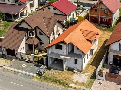 VANDUT! Casa la rosu Livada 3 km de Arad