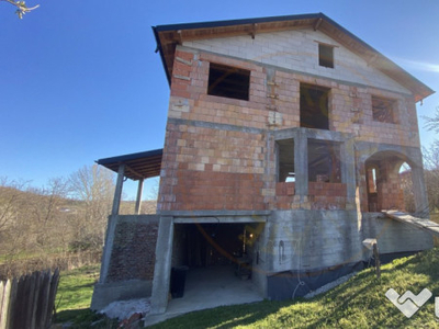 Casa la rosu loc. Stefanesti, jud. Arges. Comision 0%