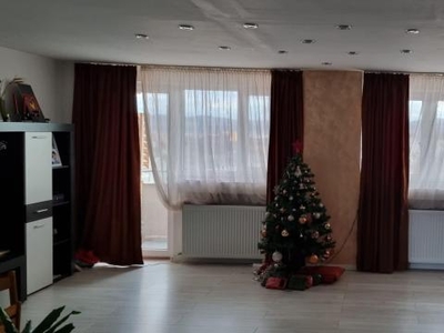 De inchiriat Apartament 3 camere, zona Cetate-Parc. Pret inchiriere: 450 Euro/luna.