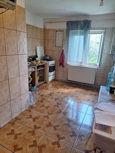 De vanzare apartament 2 camere zona Buzaului