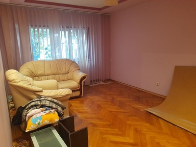 De vanzare apartament 3 camere, Calarasi 4, parter, 75mp