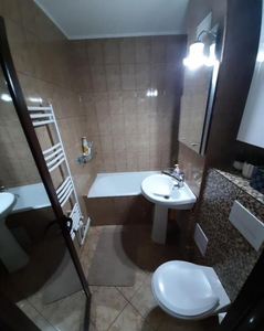 De vanzare apartament 3 camere zona Gospodina