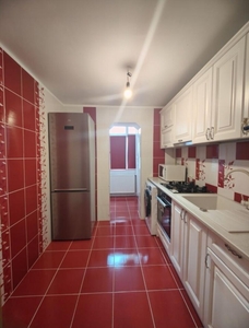 De vanzare apartament cu 2 camere, etaj 3