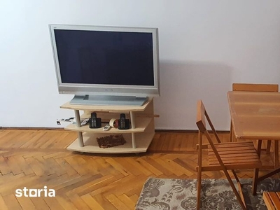 Casa cu 5 camere, doua bai, Visan