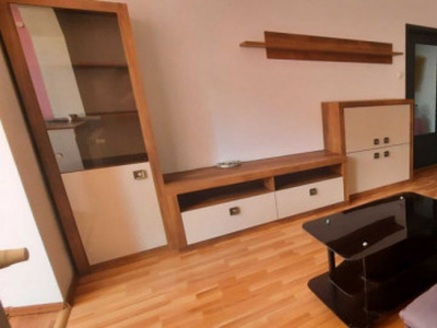 Închiriez apartament 3 camere, decomandate - Florilor