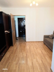 Inchiriez apartament cu 3 camere, ultracentral, mobilat