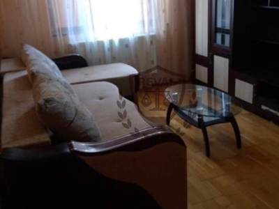 Vand apartament 2 camere, et. 1, zona Cetate, mobilat.