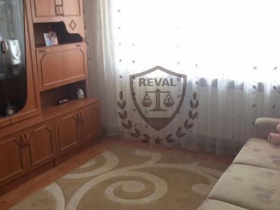 Vand apartament 2 camere. et. 3 zona Cetate, mobilat si utilat.