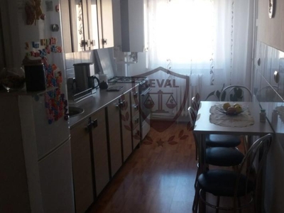 Vand apartament 2 camere, Zona Cetate, complet mobilat si utilat.