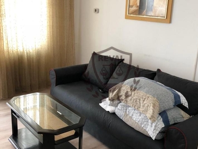 Vand apartament 2 camere, zona Cetate, complet mobilat si utilat.