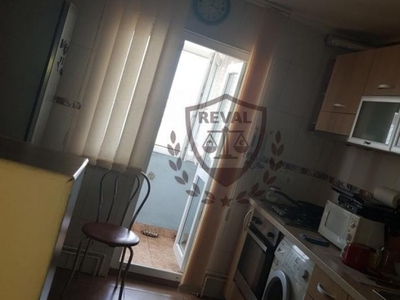 Vand apartament cu 2 camere, cartier Cetate, zona linistita.