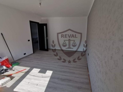 Vand apartament cu 2 camere, zona Tolstoi, recent renovat integral.