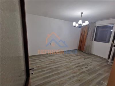 Vanzare Apartament cu 2 camere, zona Drumul Taberei, Piata Moghioros