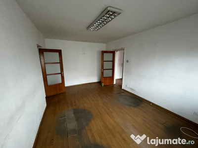 APARTAMENT 3 CAMERE-ZONA STEFAN CEL MARE-AN 1980-BLOC REABIL