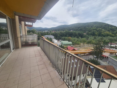 Apartament cu 3 camere de vânzare în Sinaia