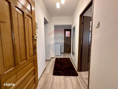 Apartament cu 3 camere de vânzare în zona Vasile Aaron