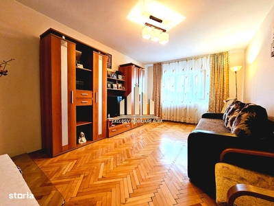 Apartament cu 3 camere decomandate, Cetate