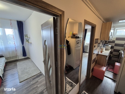 Vand apartament 3 cam. 45mp, Delavrancea(M6), et. 4 acoperit, renovat!