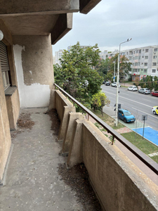 Vânzare Apartament 3 Camere Decomandat în Zona Podul Roș